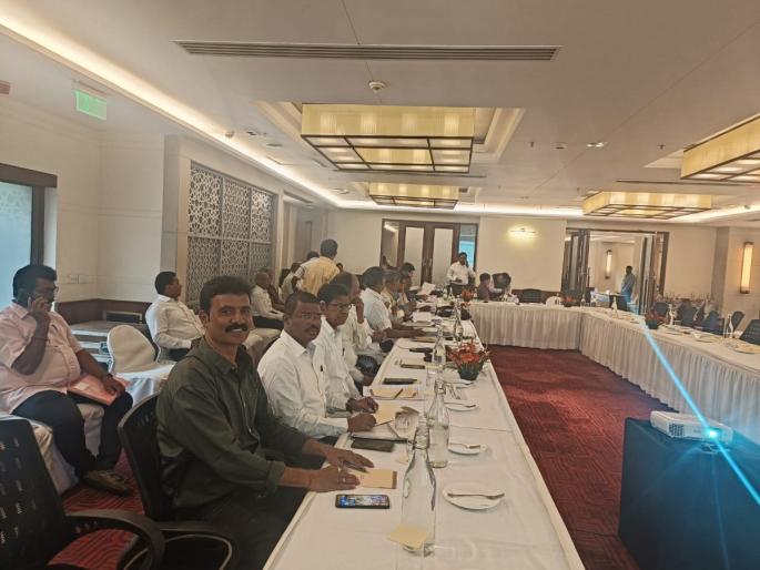 Bilateral Wage Committee meeting approves hike in wages of dock workers including 11 major ports across the country | देशभरातील ११ प्रमुख बंदरांसह गोदी कामगारांच्या वेतनवाढीला द्विपक्षीय वेतन समितीच्या बैठकीत मंजूरी