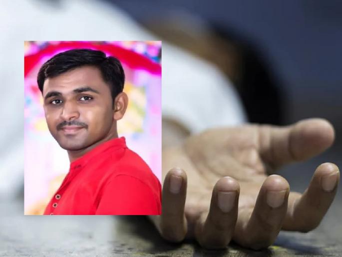 man hanged himself in the kitchen while the family was sleeping | कुटुंबीय झोपलले असताना किचनमध्ये घेतला गळफास man hanged himself in the kitchen while the family was sleeping | कुटुंबीय झोपलले असताना किचनमध्ये घेतला गळफास