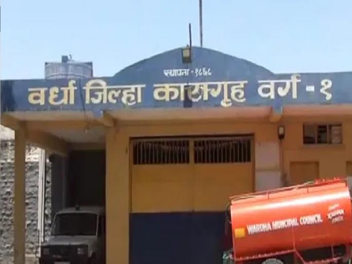 Strange Administration of District Jail; younger got bail, but elder was released | जिल्हा कारागृहाचा अजब कारभार; जामीन मिळाला धाकट्याला सुटका केली थोरल्याची Strange Administration of District Jail; younger got bail, but elder was released | जिल्हा कारागृहाचा अजब कारभार; जामीन मिळाला धाकट्याला सुटका केली थोरल्याची
