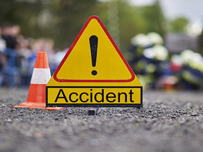 A tractor collided with a two-wheeler; Death of a teacher | ट्रॅक्टरची दुचाकीला धडक; शिक्षकाचा मृत्यू A tractor collided with a two-wheeler; Death of a teacher | ट्रॅक्टरची दुचाकीला धडक; शिक्षकाचा मृत्यू