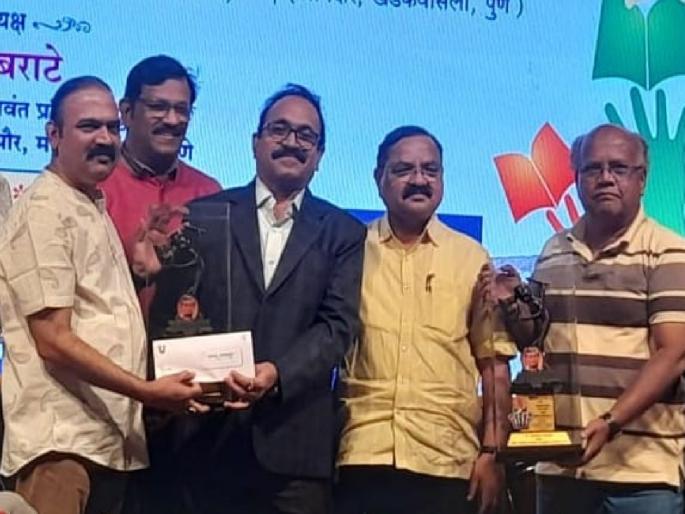 They used to make fun of my language - Makarand Anaspure: Interview at the Literary Artists Conference | माझ्या भाषेवरून टर उडवायचे- मकरंद अनासपुरे : साहित्यिक कलावंत संमेलनात मुलाखत They used to make fun of my language - Makarand Anaspure: Interview at the Literary Artists Conference | माझ्या भाषेवरून टर उडवायचे- मकरंद अनासपुरे : साहित्यिक कलावंत संमेलनात मुलाखत