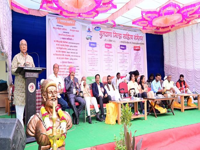 Writers should use their pen for social change - Purushottam Khedekar | साहित्यिकांनी समाज परिवर्तनासाठी लेखणी झिजवावी- पुरुषोत्तम खेडेकर Writers should use their pen for social change - Purushottam Khedekar | साहित्यिकांनी समाज परिवर्तनासाठी लेखणी झिजवावी- पुरुषोत्तम खेडेकर