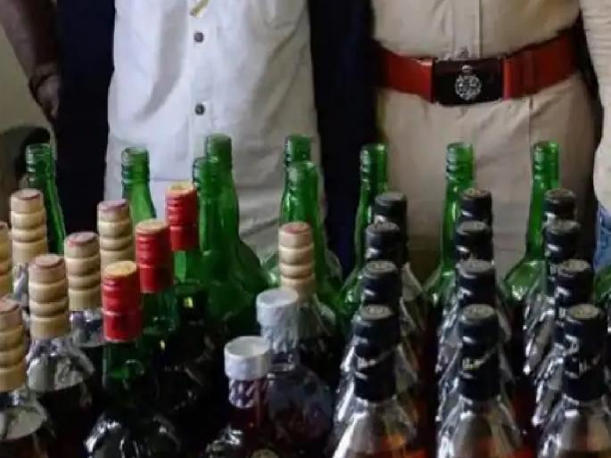 89 lakh worth of goods seized including liquor going to Gujarat | गुजरातमध्ये जाणाऱ्या मद्यसाठ्यासह ८९ लाखांचा मुद्देमाल जप्त 89 lakh worth of goods seized including liquor going to Gujarat | गुजरातमध्ये जाणाऱ्या मद्यसाठ्यासह ८९ लाखांचा मुद्देमाल जप्त