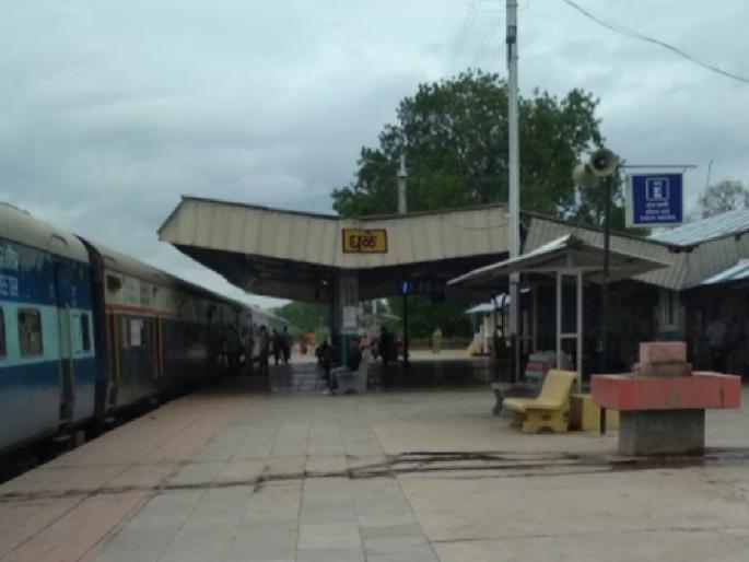 Black market for tickets during the year; Action against 57 brokers | वर्षभरात तिकिटांचा काळाबाजार; ५७ दलालांवर कारवाई Black market for tickets during the year; Action against 57 brokers | वर्षभरात तिकिटांचा काळाबाजार; ५७ दलालांवर कारवाई