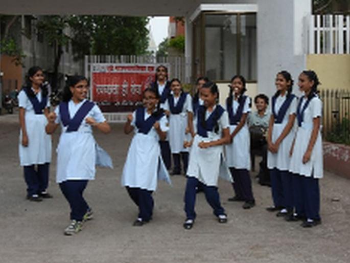 Awareness about cleanliness made by slogans | ्र्रपथनाट्याद्वारे केली स्वच्छतेविषयी जनजागृती Awareness about cleanliness made by slogans | ्र्रपथनाट्याद्वारे केली स्वच्छतेविषयी जनजागृती