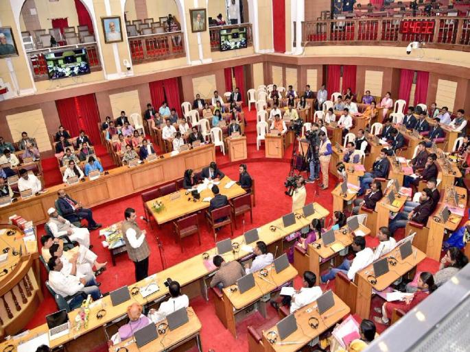 Prakash Pohre's sloganeering in the press gallery of the Legislative Assembly was taken into custody by the security guards | video:विधानसभेच्या पत्रकार गॅलरीत प्रकाश पोहरे यांची घोषणाबाजी, सुरक्षा रक्षकांनी घेतले ताब्यात Prakash Pohre's sloganeering in the press gallery of the Legislative Assembly was taken into custody by the security guards | video:विधानसभेच्या पत्रकार गॅलरीत प्रकाश पोहरे यांची घोषणाबाजी, सुरक्षा रक्षकांनी घेतले ताब्यात