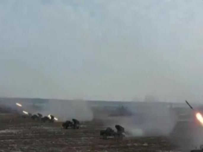 Russia Ukraine Crisis: War broke out? Russian backed force Artillery strike on Ukraine vilage for the last 24 hours; claim | Russia Ukraine Crisis: गेल्या 24 तासांपासून युक्रेनवर तोफगोळ्यांचा वर्षाव; दाव्याने उडाली खळबळ Russia Ukraine Crisis: War broke out? Russian backed force Artillery strike on Ukraine vilage for the last 24 hours; claim | Russia Ukraine Crisis: गेल्या 24 तासांपासून युक्रेनवर तोफगोळ्यांचा वर्षाव; दाव्याने उडाली खळबळ