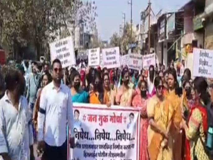 One year has passed since the shooting at Ulhasnagar Hillline Police Station | उल्हासनगर हिललाईन पोलीस ठाण्यातील गोळीबाराला वर्ष पूर्ण, पोलीस उपायुक्त कार्यालयावर महेश गायकवाडसह समर्थकांचा जनमुक मोर्चा One year has passed since the shooting at Ulhasnagar Hillline Police Station | उल्हासनगर हिललाईन पोलीस ठाण्यातील गोळीबाराला वर्ष पूर्ण, पोलीस उपायुक्त कार्यालयावर महेश गायकवाडसह समर्थकांचा जनमुक मोर्चा