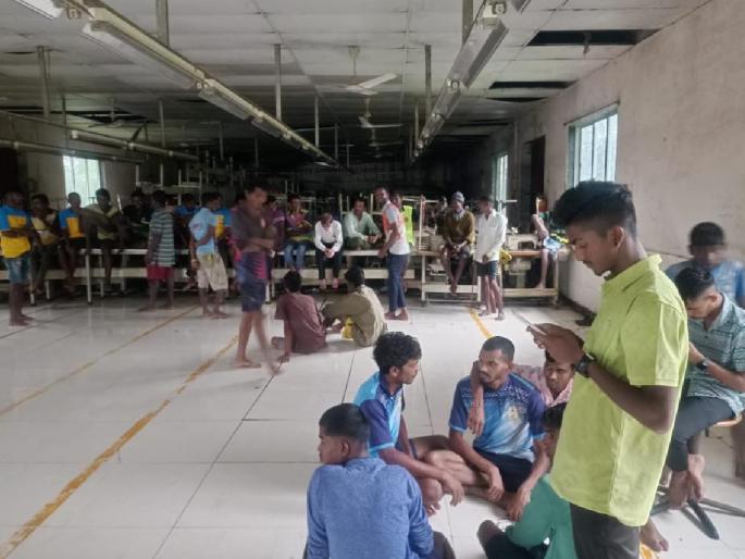 Risk of landslides, immediate evacuation of 97 families of Sarasai-Madbhuvan Wadi | दरडींचा धोका, सारसई-माडभुवन वाडीच्या ९७ कुटुंबांचे तातडीने स्थलांतर Risk of landslides, immediate evacuation of 97 families of Sarasai-Madbhuvan Wadi | दरडींचा धोका, सारसई-माडभुवन वाडीच्या ९७ कुटुंबांचे तातडीने स्थलांतर