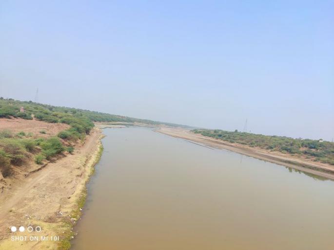 During the summer, the Tapi River began to overflow | भर उन्हाळ्यात तापी नदी दुथडी भरून वाहू लागली During the summer, the Tapi River began to overflow | भर उन्हाळ्यात तापी नदी दुथडी भरून वाहू लागली