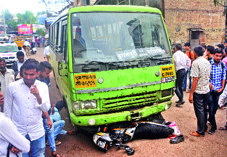 Brake failure of the bus; Triple accidents | बसचे ब्रेक निकामी; तिहेरी अपघात