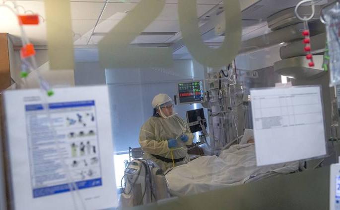 Watch on private hospitals in Mumbai too, make a complaint on this e-mail id | मुंबईत खासगी रुग्णालयांवरही वॉच, या ई-मेल आयडीवर करा तक्रार Watch on private hospitals in Mumbai too, make a complaint on this e-mail id | मुंबईत खासगी रुग्णालयांवरही वॉच, या ई-मेल आयडीवर करा तक्रार