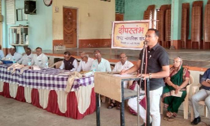 The 'best' pillar of the society with the family | कुटुंबासह समाजाचे ‘ज्येष्ठ’ उत्तम आधारस्तंभ The 'best' pillar of the society with the family | कुटुंबासह समाजाचे ‘ज्येष्ठ’ उत्तम आधारस्तंभ