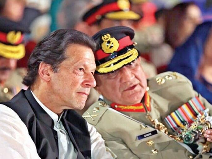Pakistan army Gen Qamar Javed Bajwa neutral on Opposition’s ‘no-confidence’ motion PM Imran Khan PTI Government | Imran Khan in Trouble: इम्रान खान यांचे पंतप्रधानपद गेल्यात जमा; पाकिस्तानी लष्करप्रमुख बाजवांनीही साथ सोडली Pakistan army Gen Qamar Javed Bajwa neutral on Opposition’s ‘no-confidence’ motion PM Imran Khan PTI Government | Imran Khan in Trouble: इम्रान खान यांचे पंतप्रधानपद गेल्यात जमा; पाकिस्तानी लष्करप्रमुख बाजवांनीही साथ सोडली