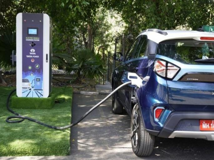 How much does Tata Nexon EV battery cost? The customer was shocked to hear 7 lakhs from dealer, got replaced in warrenty | टाटा नेक्सॉन ईव्हीच्या बॅटरीची किंमत किती? ग्राहक ऐकून चक्रावला, त्यात... How much does Tata Nexon EV battery cost? The customer was shocked to hear 7 lakhs from dealer, got replaced in warrenty | टाटा नेक्सॉन ईव्हीच्या बॅटरीची किंमत किती? ग्राहक ऐकून चक्रावला, त्यात...