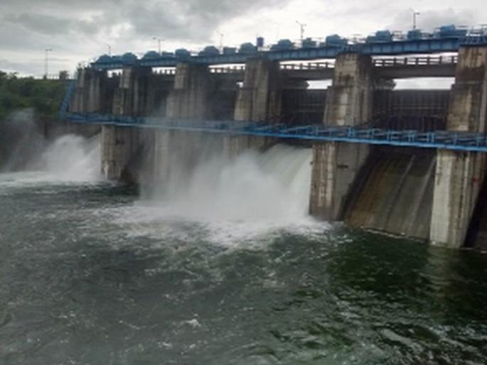 3 cusecs of water from 'Wadi' | ‘वाडी’तून १२०० क्यूसेक विसर्ग 3 cusecs of water from 'Wadi' | ‘वाडी’तून १२०० क्यूसेक विसर्ग