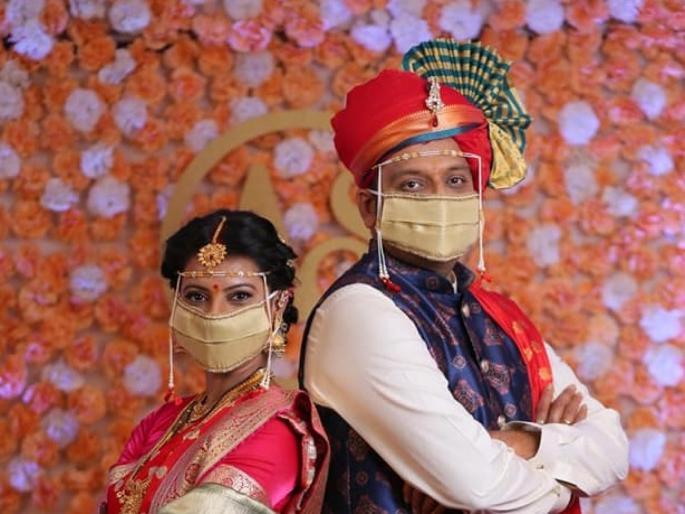 Marathmoli actress Shubhangi Sadavarte married with Anand Oak, photos are going viral | मराठमोळी ही अभिनेत्री अडकली लग्नबेडीत, फोटो होतायेत व्हायरल Marathmoli actress Shubhangi Sadavarte married with Anand Oak, photos are going viral | मराठमोळी ही अभिनेत्री अडकली लग्नबेडीत, फोटो होतायेत व्हायरल