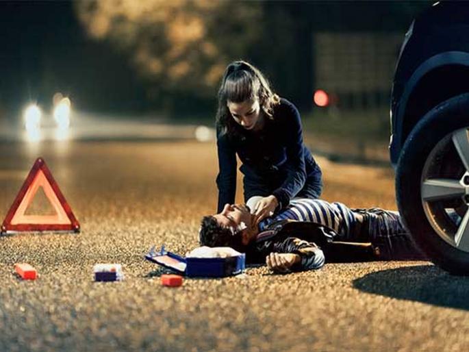Accident Help: Help the injured in the accident, get a reward of Rs. 5,000; Centre's plan implemented | Accident Help: अपघातातील जखमींना मदत करा, ५००० रुपयांचे बक्षीस मिळवा; केंद्राची योजना माहितीये का? Accident Help: Help the injured in the accident, get a reward of Rs. 5,000; Centre's plan implemented | Accident Help: अपघातातील जखमींना मदत करा, ५००० रुपयांचे बक्षीस मिळवा; केंद्राची योजना माहितीये का?