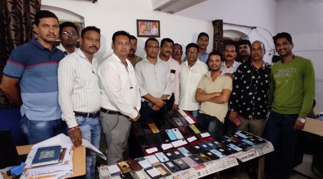 Selling mobiles stolen from Nagpur in Bangladesh | नागपुरातून चोरी झालेल्या मोबाईल्सची बांगलादेशमध्ये विक्री Selling mobiles stolen from Nagpur in Bangladesh | नागपुरातून चोरी झालेल्या मोबाईल्सची बांगलादेशमध्ये विक्री