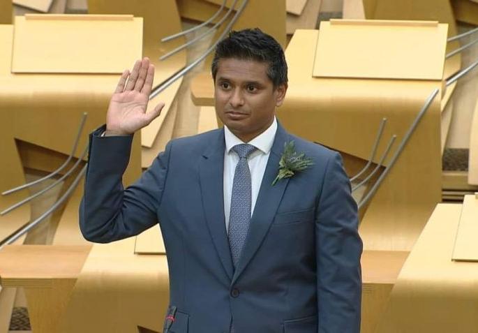 Dr. of Amravati Sandesh Prakash Gulhane was sworn in as a Member of Parliament in the Scottish Parliament | अमरावतीच्या डॉ. संदेश प्रकाश गुल्हाने यांनी घेतली स्कॉटिश संसदेत खासदारपदाची शपथ Dr. of Amravati Sandesh Prakash Gulhane was sworn in as a Member of Parliament in the Scottish Parliament | अमरावतीच्या डॉ. संदेश प्रकाश गुल्हाने यांनी घेतली स्कॉटिश संसदेत खासदारपदाची शपथ