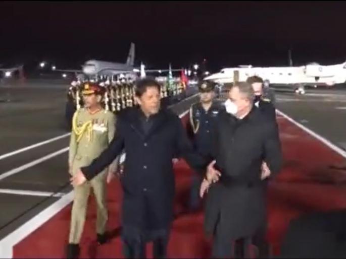 Imran Khan on Russia Tour: Attack on Ukraine! Imran Khan's mood changed, says i came on right time, excited; Watch this video ... | Imran Khan on Russia Tour: युक्रेनवर हल्ला! रशियात पोहोचताच इम्रान खान यांचे रागरंगच बदलले; हा Video पहा...