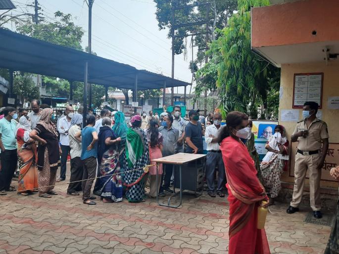 Received 10,000 doses of Covishield vaccine, started vaccination at 41 vaccination centers | कोविशील्ड लसीचे 10 हजार डोस प्राप्त, 41 केंद्रावर लसीकरणास प्रारंभ Received 10,000 doses of Covishield vaccine, started vaccination at 41 vaccination centers | कोविशील्ड लसीचे 10 हजार डोस प्राप्त, 41 केंद्रावर लसीकरणास प्रारंभ