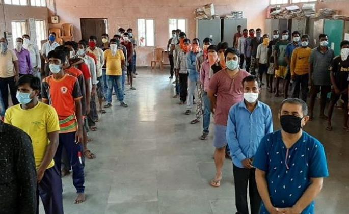 18 lakh workers waiting for employment | १८ लाख कामगार रोजगाराच्या प्रतीक्षेत 18 lakh workers waiting for employment | १८ लाख कामगार रोजगाराच्या प्रतीक्षेत