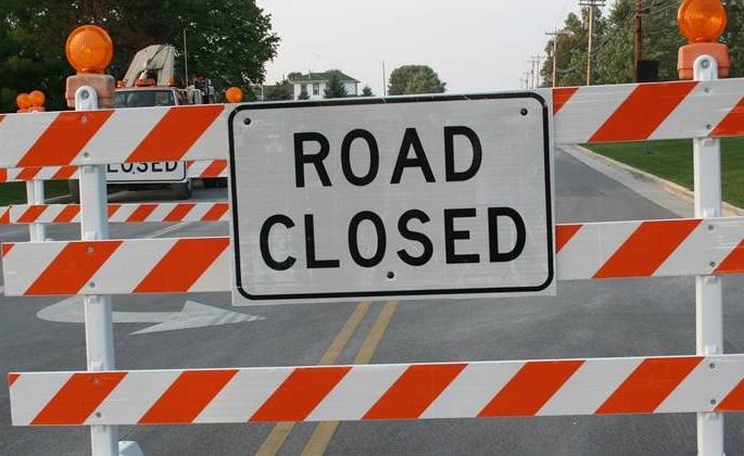 Road closures in Solapur district during curfew; Alternative routes for essential services | संचारबंदी काळात सोलापूर जिल्ह्यातील रस्ते वाहतूक बंद; अत्यावश्यक सेवेसाठी पर्यायी रस्ते