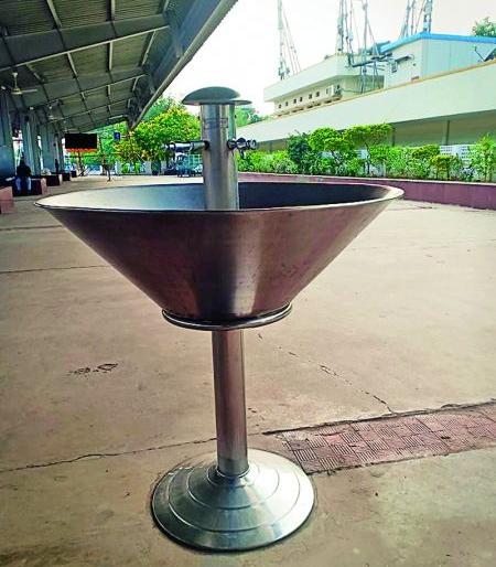 British Pattern Water Stand on Nagpur Railway Station | नागपूर रेल्वेस्थानकावर ब्रिटिश पॅटर्नचे वॉटर स्टँड British Pattern Water Stand on Nagpur Railway Station | नागपूर रेल्वेस्थानकावर ब्रिटिश पॅटर्नचे वॉटर स्टँड