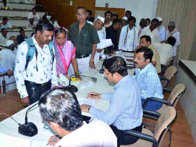 3 applications were filed on the day of district level democracy | जिल्हास्तरीय लोकशाही दिनी १३४ अर्ज दाखल 3 applications were filed on the day of district level democracy | जिल्हास्तरीय लोकशाही दिनी १३४ अर्ज दाखल