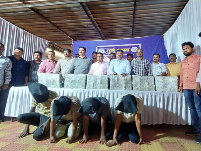Solved highway police robbery; Four accused were arrested and goods worth crores were seized | महामार्गावरील पोलीस बतावणीने घातलेल्या दरोड्याची उकल; 