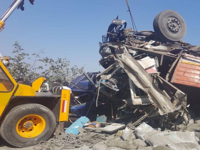 five Killed and 3 Injured In road Accident on mumbai pune expressway | मुंबई-पुणे द्रुतगती मार्गावर भीषण अपघात, पाच जणांचा मृत्यू five Killed and 3 Injured In road Accident on mumbai pune expressway | मुंबई-पुणे द्रुतगती मार्गावर भीषण अपघात, पाच जणांचा मृत्यू