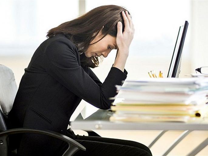 The reason why employees are not getting 4 day work week | ...म्हणून आठवड्यातून ४ दिवस काम करण्याची मिळत नाहीये सूट The reason why employees are not getting 4 day work week | ...म्हणून आठवड्यातून ४ दिवस काम करण्याची मिळत नाहीये सूट