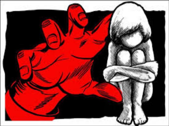 Four-year-old Chimukali raped in Pune; Naradhamala was handcuffed by the police | पुण्यात चार वर्षाच्या चिमुकलीवर बलात्कार; नराधमाला पोलिसांनी ठोकल्या बेड्या Four-year-old Chimukali raped in Pune; Naradhamala was handcuffed by the police | पुण्यात चार वर्षाच्या चिमुकलीवर बलात्कार; नराधमाला पोलिसांनी ठोकल्या बेड्या