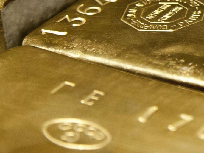 One arrested while smuggling gold biscuits in stomach | पोटातून सोन्याच्या बिस्किटांची तस्करी करताना एकाला अटक One arrested while smuggling gold biscuits in stomach | पोटातून सोन्याच्या बिस्किटांची तस्करी करताना एकाला अटक