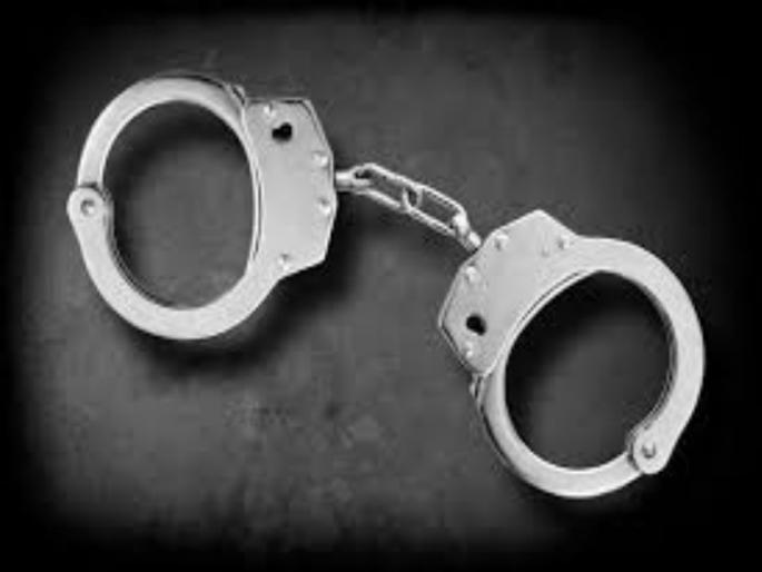 Five people arrested by the railway police | दरोडा टाकण्याच्या तयारीत असलेल्या पाच जणांना रेल्वे पोलिसांकडून अटक Five people arrested by the railway police | दरोडा टाकण्याच्या तयारीत असलेल्या पाच जणांना रेल्वे पोलिसांकडून अटक