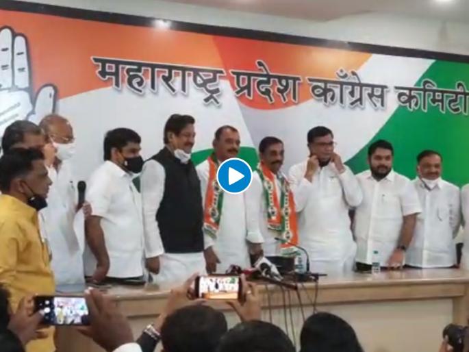 Shiv Sena leader from Satara Ranjit Deshmukh Joined Congress with presence of Prithiviraj Chavhan | Video: शिवसेनेला धक्का! साताऱ्यातील नेता स्वगृही परतला; माण खटावमध्ये काँग्रेसची ताकद वाढणार Shiv Sena leader from Satara Ranjit Deshmukh Joined Congress with presence of Prithiviraj Chavhan | Video: शिवसेनेला धक्का! साताऱ्यातील नेता स्वगृही परतला; माण खटावमध्ये काँग्रेसची ताकद वाढणार