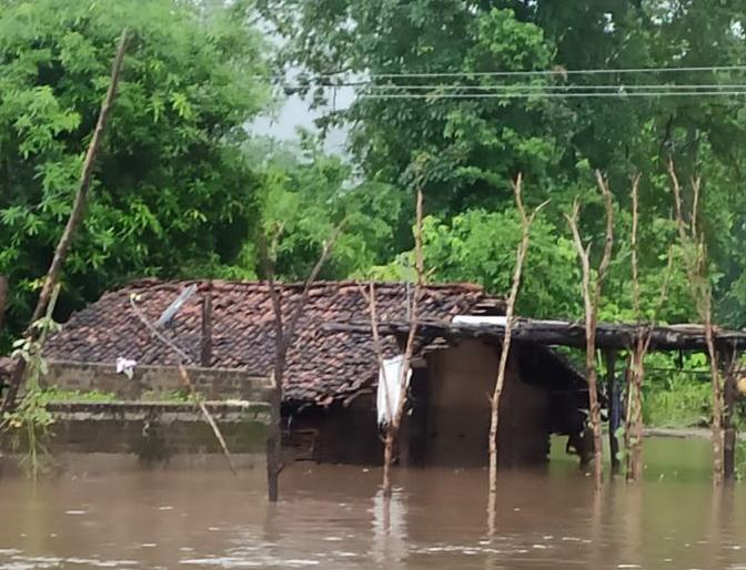 Gadchiroli rains on the third day | गडचिरोलीत तिसऱ्याही दिवशी पावसाचा कहर Gadchiroli rains on the third day | गडचिरोलीत तिसऱ्याही दिवशी पावसाचा कहर