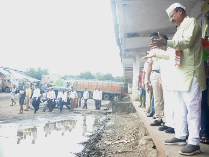 Onion-potato market reconstruction to be completed in 100 days, Minister Abdul Sattar inspects | कांदा-बटाटा मार्केटची पुनर्बांधणी १०० दिवसामध्ये मार्गी लावणार, पणनमंत्री अब्दूल सत्तार यांची पाहणी Onion-potato market reconstruction to be completed in 100 days, Minister Abdul Sattar inspects | कांदा-बटाटा मार्केटची पुनर्बांधणी १०० दिवसामध्ये मार्गी लावणार, पणनमंत्री अब्दूल सत्तार यांची पाहणी