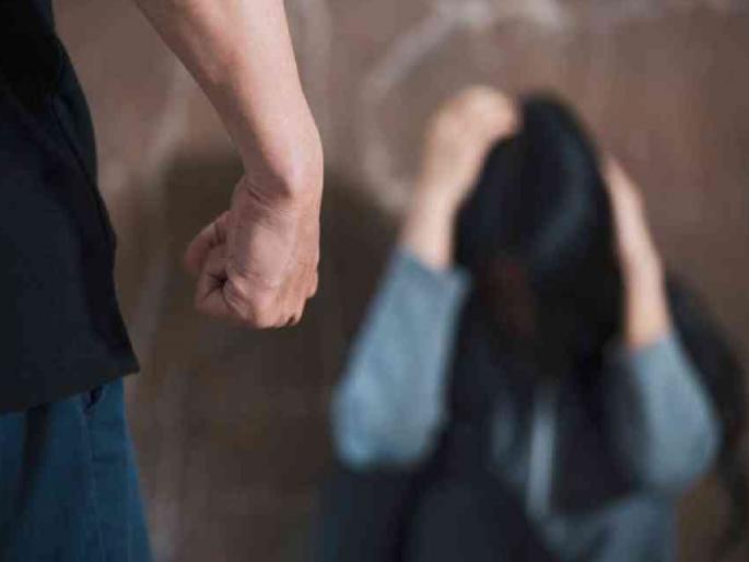 women tortured by in laws by saying her not beautiful | दिसायला सुंदर नाही म्हणत, उपाशी ठेऊन करायचे छळ! women tortured by in laws by saying her not beautiful | दिसायला सुंदर नाही म्हणत, उपाशी ठेऊन करायचे छळ!