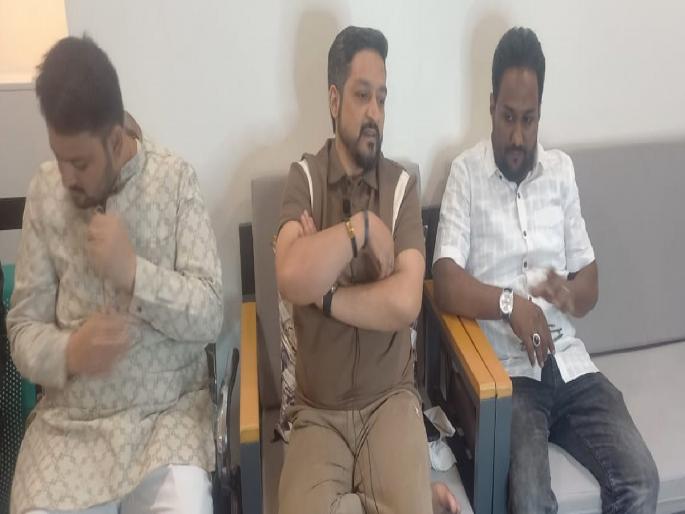 MIM withdraws from Solaapur elections | ‘एमआयएम’ची साेलापूरच्या निवडणुकीतून माघार- फारुख शाब्दी MIM withdraws from Solaapur elections | ‘एमआयएम’ची साेलापूरच्या निवडणुकीतून माघार- फारुख शाब्दी