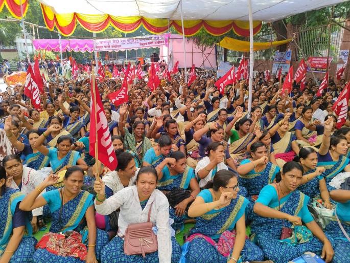 District Asha, group promoters on indefinite strike | जिल्ह्यातील आशा, गटप्रवर्तक बेमुदत संपावर