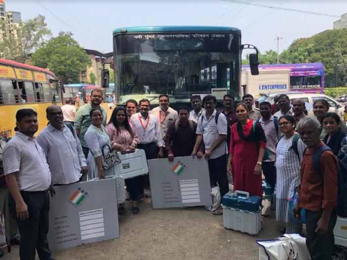 Planned distribution of election materials at polling stations where EVMs are reached | ईव्हीएम पोचल्या मतदान केंद्रांवर, पोलिस बंदोबस्तात निवडणूक साहित्यांचे नियोजनबद्ध वाटप Planned distribution of election materials at polling stations where EVMs are reached | ईव्हीएम पोचल्या मतदान केंद्रांवर, पोलिस बंदोबस्तात निवडणूक साहित्यांचे नियोजनबद्ध वाटप