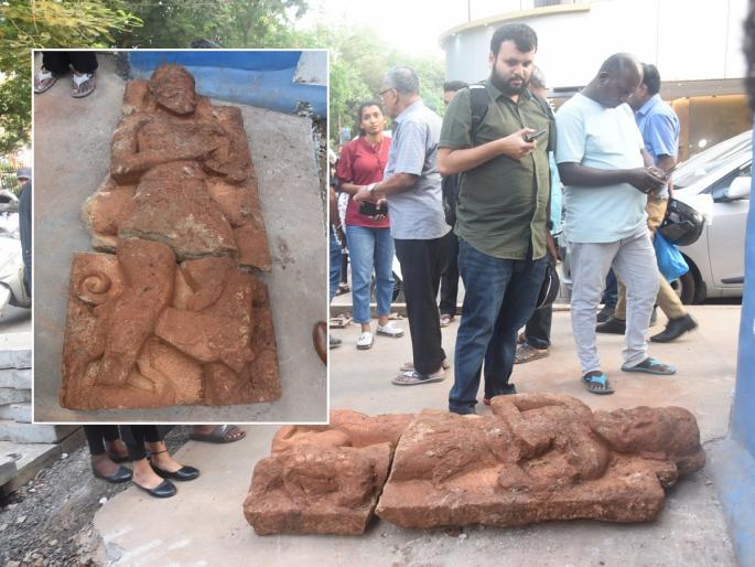 Ancient idol found in 'Smart City', Archeology Department took possession | ‘स्मार्ट सिटी’त सापडली प्राचिन मूर्ती, पुरातत्व खात्याने घेतला ताबा Ancient idol found in 'Smart City', Archeology Department took possession | ‘स्मार्ट सिटी’त सापडली प्राचिन मूर्ती, पुरातत्व खात्याने घेतला ताबा