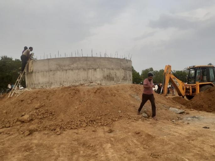 One person drowned in water supply scheme well, incident at Nimgaon | पाणी पुरवठा योजनेच्या विहिरीत एक जण बुडाला, निमगाव येथील घटना One person drowned in water supply scheme well, incident at Nimgaon | पाणी पुरवठा योजनेच्या विहिरीत एक जण बुडाला, निमगाव येथील घटना