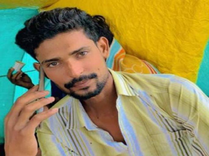 A mechanic who was coming to install machinery fell from the train and died | मशिनरी बसविण्यासाठी येणाऱ्या मॅकेनिकलचा रेल्वेतून पडून मृत्यू A mechanic who was coming to install machinery fell from the train and died | मशिनरी बसविण्यासाठी येणाऱ्या मॅकेनिकलचा रेल्वेतून पडून मृत्यू