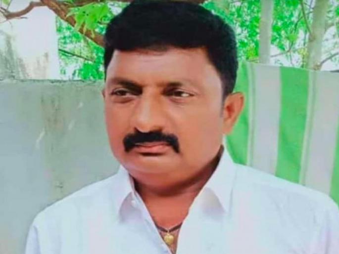 Murder by strangulation by putting chilli in the eyes due to extra marital affair | अनैतिक संबंधातून डोळ्यांत मिरची टाकून गळा आवळून खून, दाेघांना अटक Murder by strangulation by putting chilli in the eyes due to extra marital affair | अनैतिक संबंधातून डोळ्यांत मिरची टाकून गळा आवळून खून, दाेघांना अटक