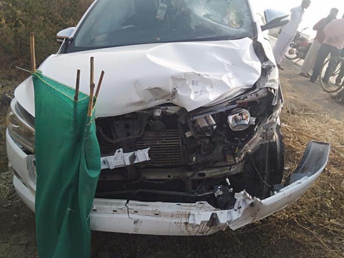 Former MLA Dilip Mane's car accident when going to Devdarshan | देवदर्शनाला जाताना माजी आमदार दिलीप माने यांच्या गाडीला अपघात