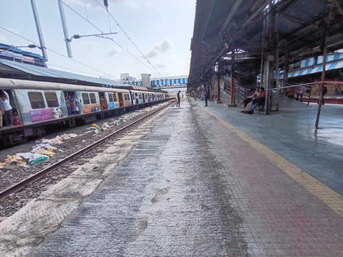 The work of widening platform in Thane station completed | ठाणे स्थानकातील फलाट रुंदीचे काम अखेर पूर्ण, प्रवाशांनी घेतला मोकळा श्वास The work of widening platform in Thane station completed | ठाणे स्थानकातील फलाट रुंदीचे काम अखेर पूर्ण, प्रवाशांनी घेतला मोकळा श्वास