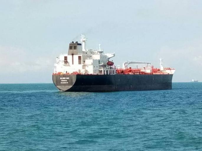 Coronavirus: Do anything, but get rid of us anyway; The solicitation of sailors trapped in the sea | Coronavirus: काहीही करा, पण आमची कशाही प्रकारे सुटका करा; समुद्रात अडकलेल्या खलाशांची विनवणी Coronavirus: Do anything, but get rid of us anyway; The solicitation of sailors trapped in the sea | Coronavirus: काहीही करा, पण आमची कशाही प्रकारे सुटका करा; समुद्रात अडकलेल्या खलाशांची विनवणी